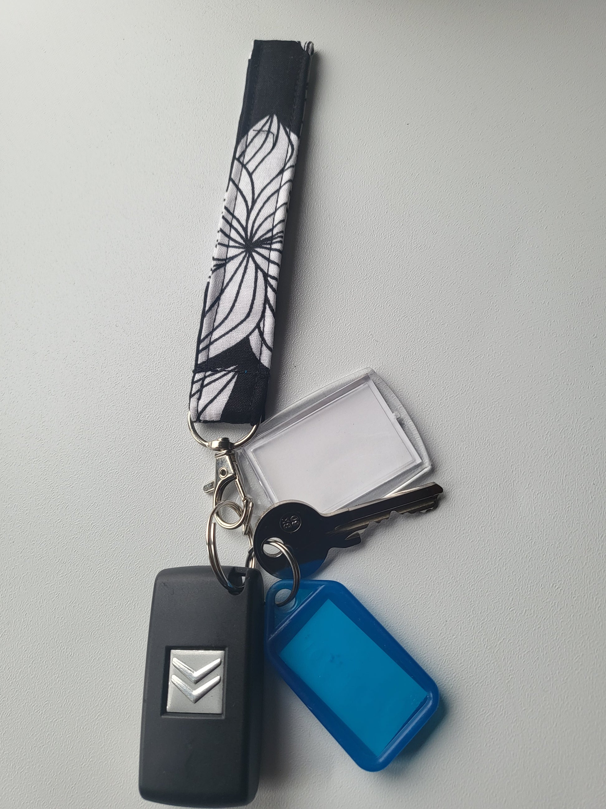 Key Fob Wristlet Keychain Accessory - Glo Cre8s